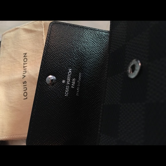 Authentic Louis Vuitton Damier Graphite 6 Key - Picture 6 of 8